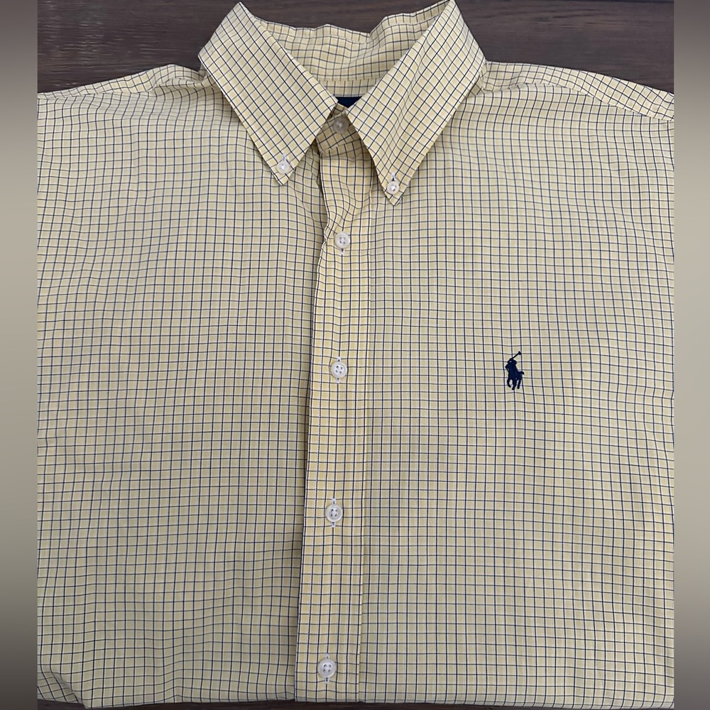 Ralph Lauren Short Sleeve Size‎ XL One Spot Shown On Right Sleeve.
